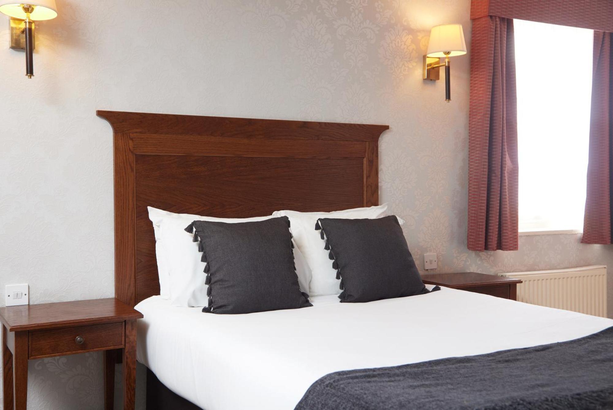 Castle Inn By Greene King Inns Bakewell Esterno foto